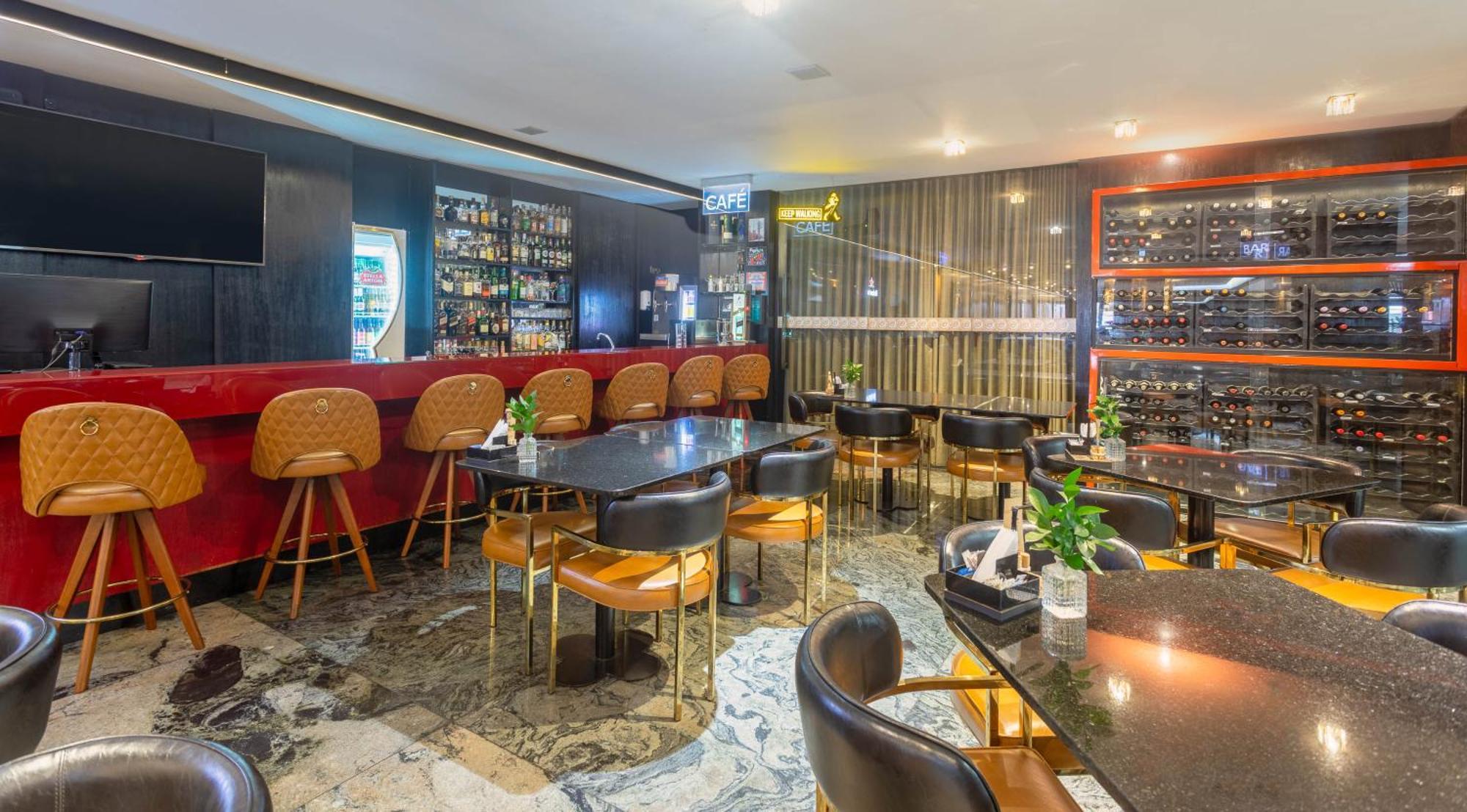 Ouro Minas Hotel Belo Horizonte, Dolce By Wyndham Exterior foto The interior of the bar