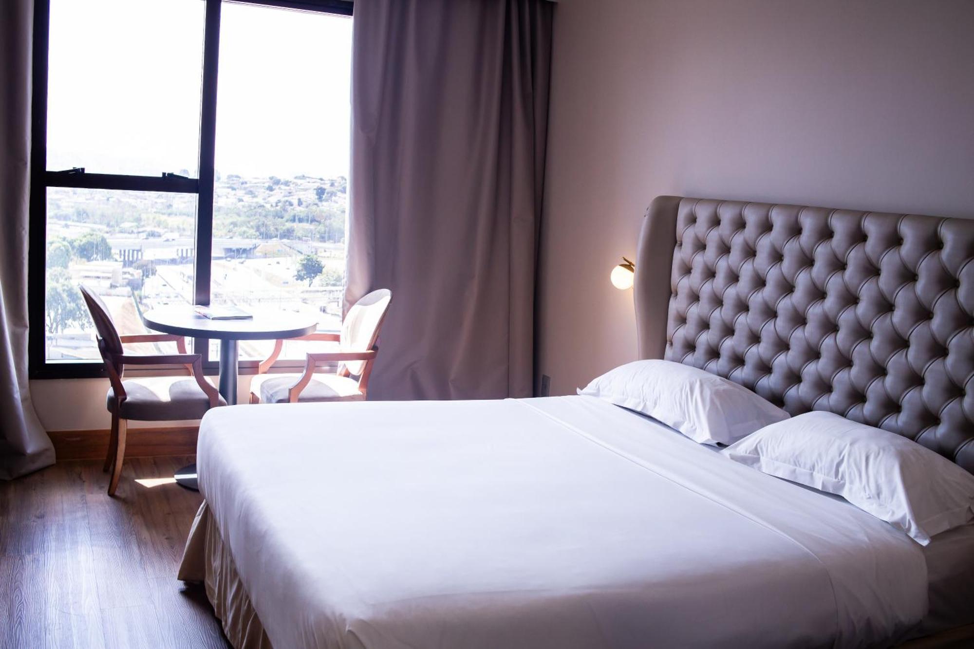 Ouro Minas Hotel Belo Horizonte, Dolce By Wyndham Exterior foto A bedroom at the hotel