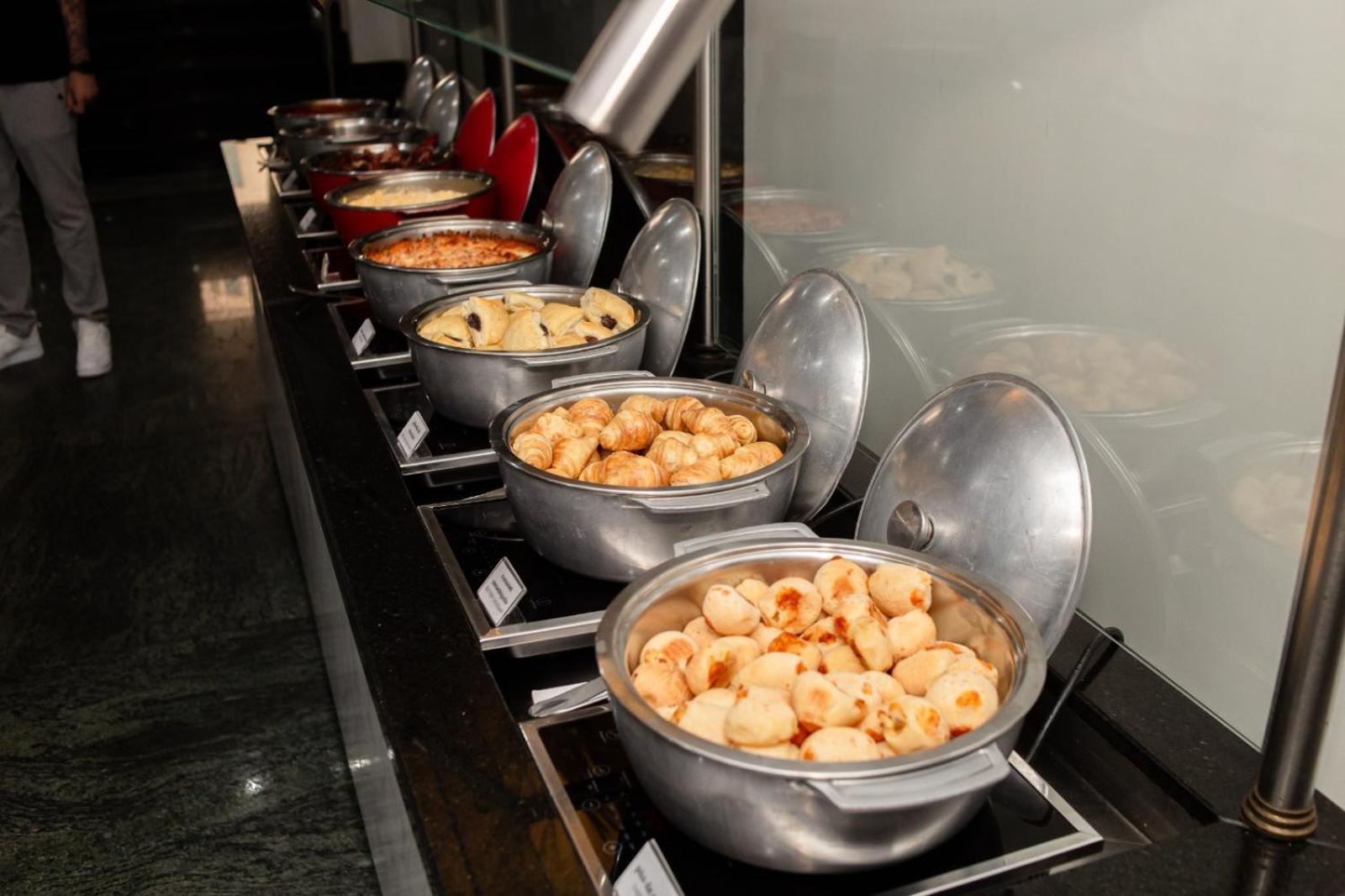 Ouro Minas Hotel Belo Horizonte, Dolce By Wyndham Exterior foto A chafing dish